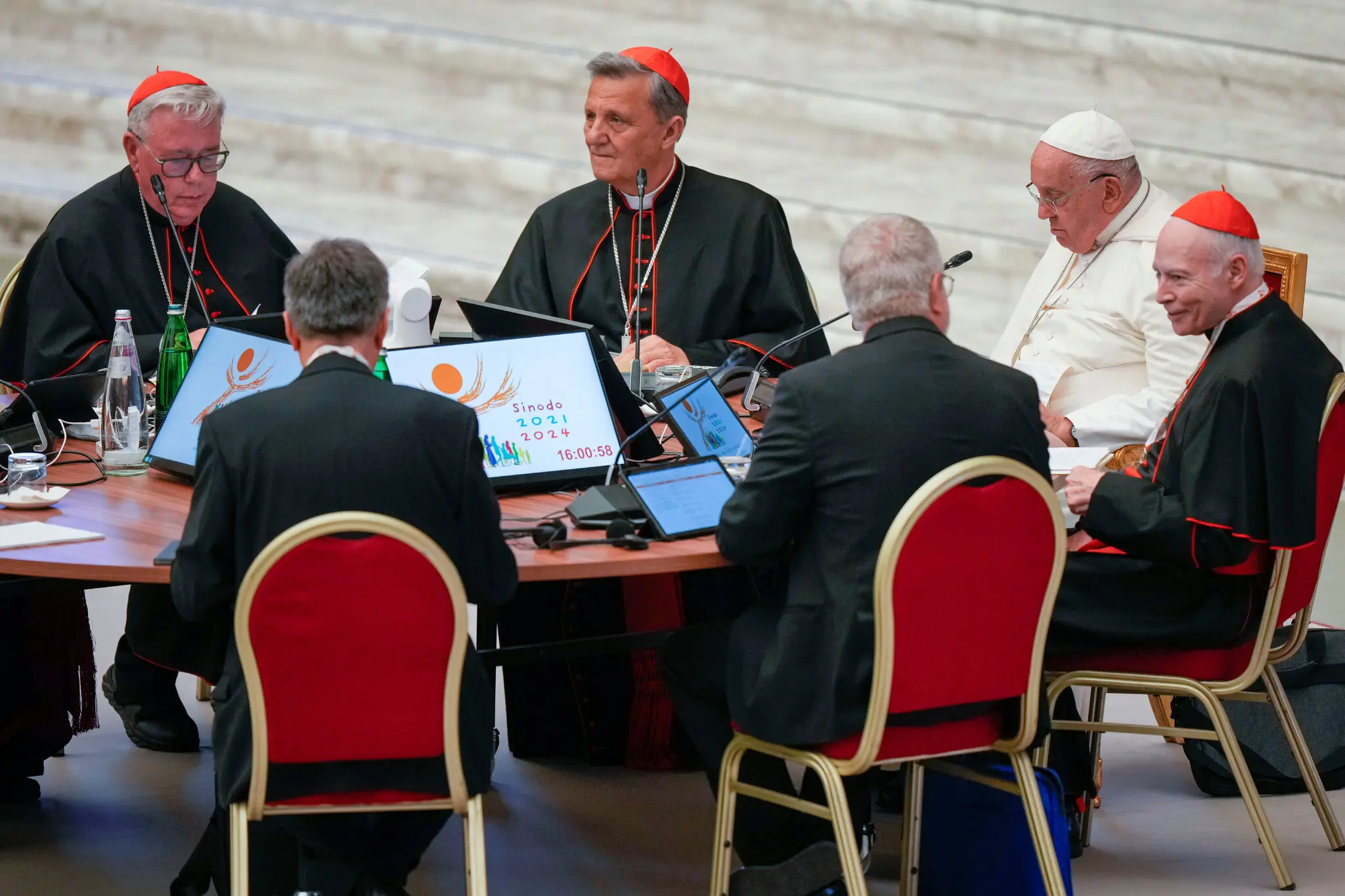 Папа Франциск та кардинали на другій сесії 16-ї Генеральної Асамблеї Синоду єпископів у Ватикані минулого жовтня. На синоді мають право голосу 133 кардинали.